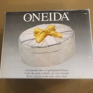Oneida jewelry box gold plated ribbon. 4 x 3 silver plate velvet lined.